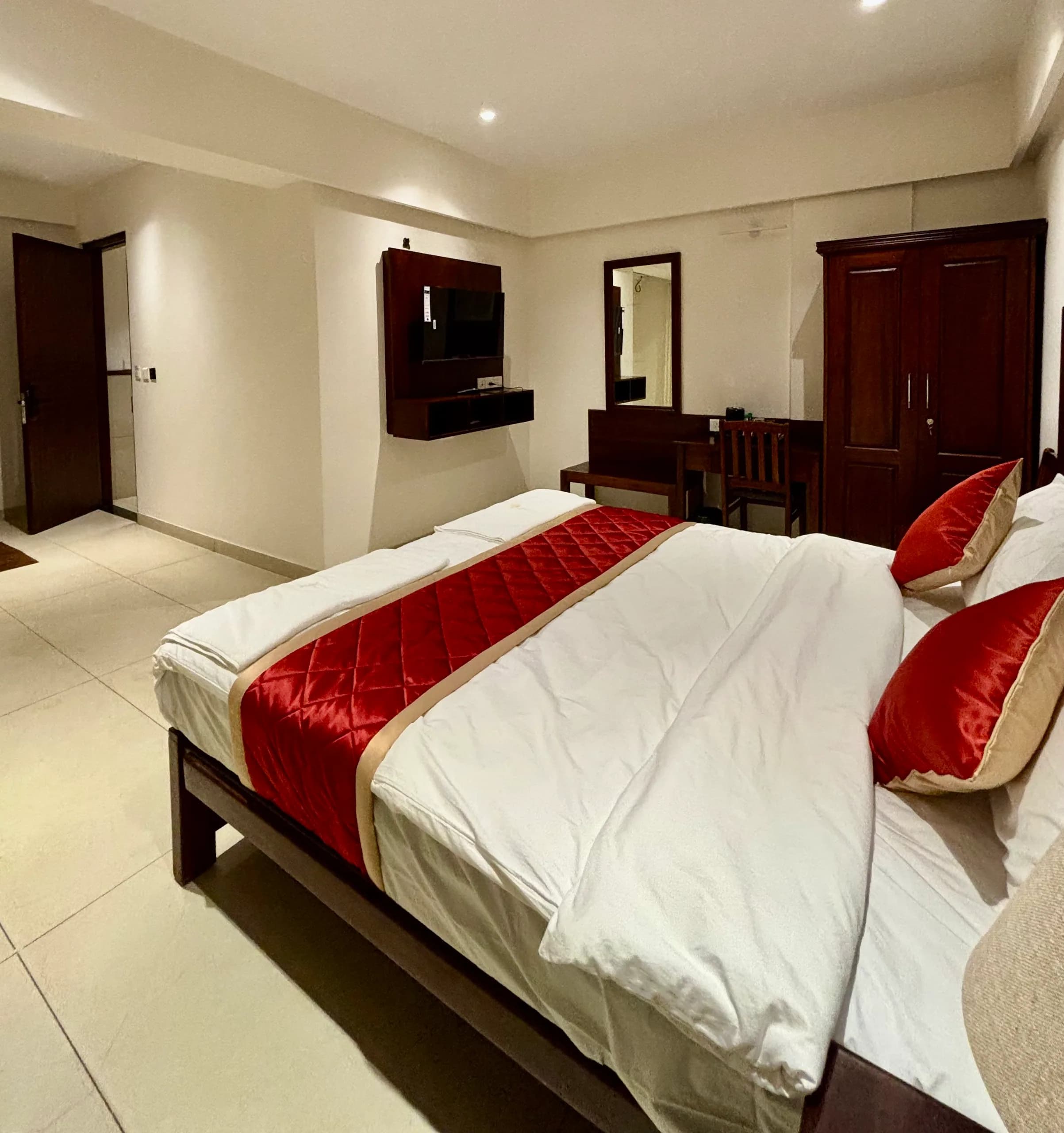 Deluxe AC Room, photo 4 of 4
