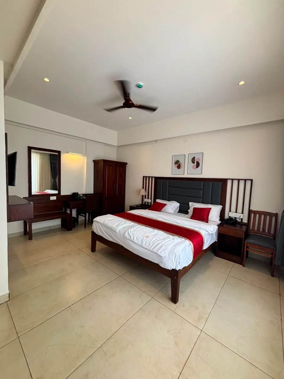 Deluxe AC Room with view, photo 2 of 2