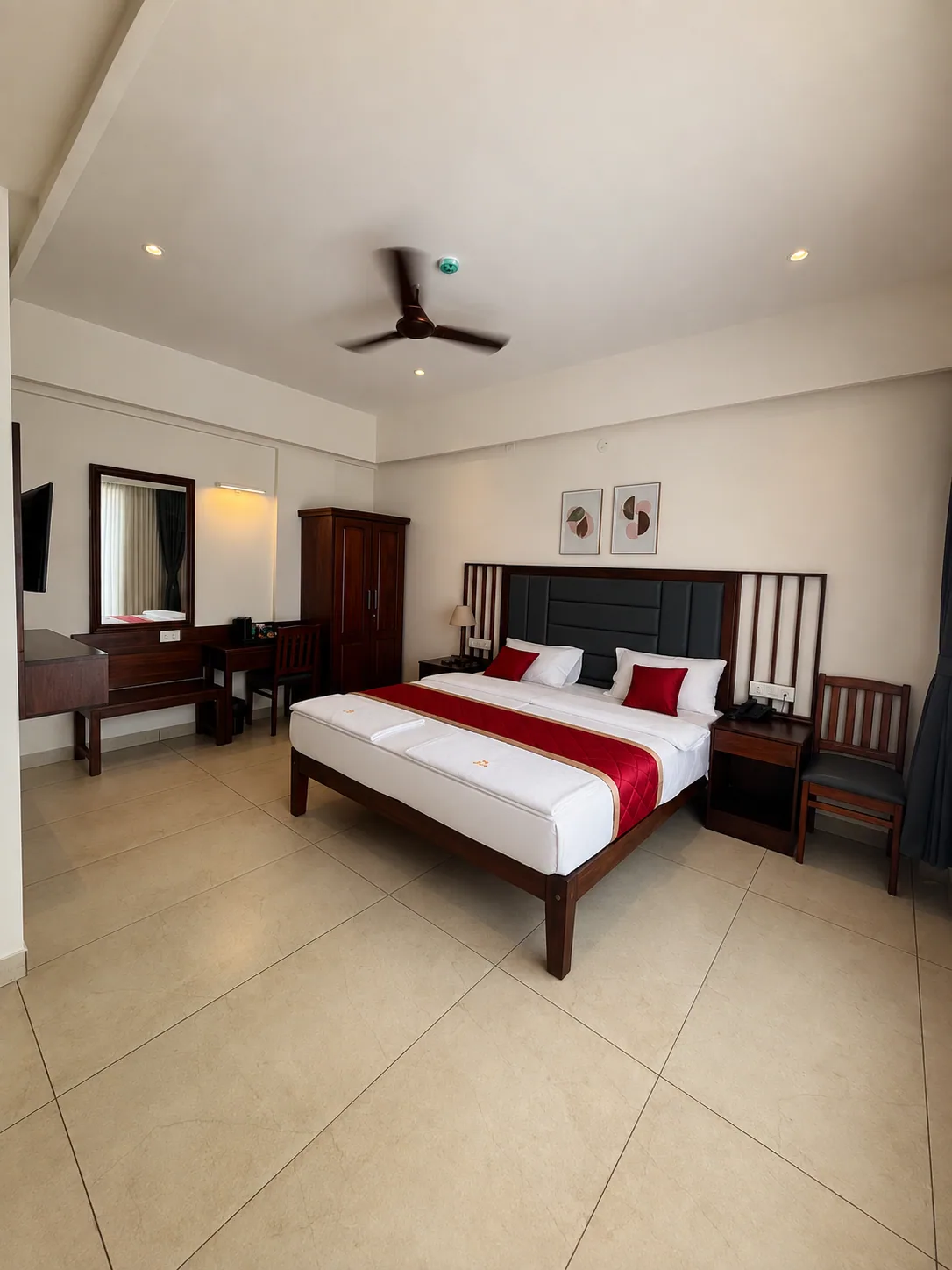 Deluxe AC Room with view, photo 2 of 2